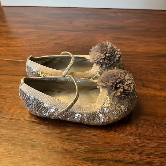 Stride Rite Buffy Silver Glitter Kids Shoes with Flower DetailSize 6.5 - Picture 2 of 10